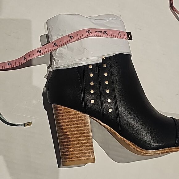 Women's Rivet Ankle Boots  Pointed Toe ,Chunky Stacked Heel, size 6 and 9 black - Picture 7 of 9